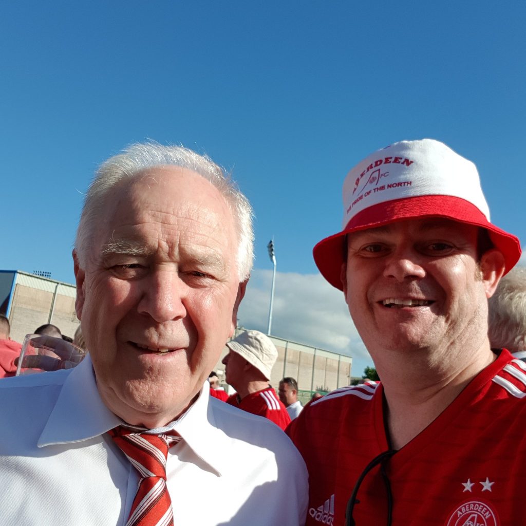 @EwanDow - Would be lying if I said I'd agreed with everything our board has done over the years, but fantastic to see the @AberdeenFC directors joining the fans for a drink pre-match. #StandFree #COYR