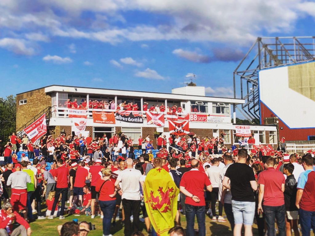 @StevenRobson - It’s an @AberdeenFC takeover at Burnley Cricket Club! ?⚪️ @BurnleyOfficial @EuropaLeague @btsportfootball